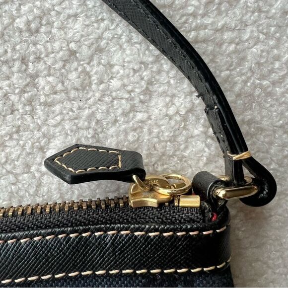 VTG Dooney & Bourke wristlet w/red interior 8” x 4.5” EUC - Picture 11 of 14